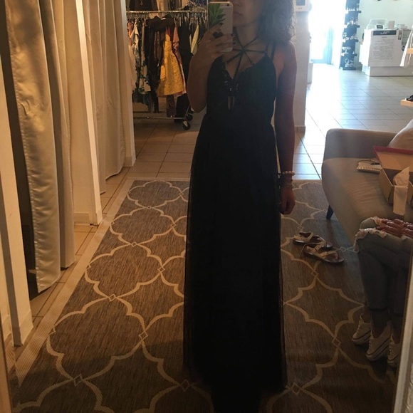 Elegant Black Dress🖤 - Picture 3 of 8